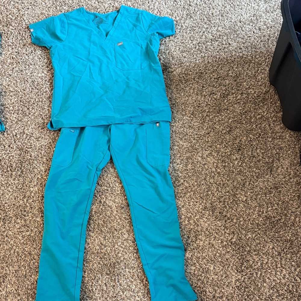 Figs scrubs